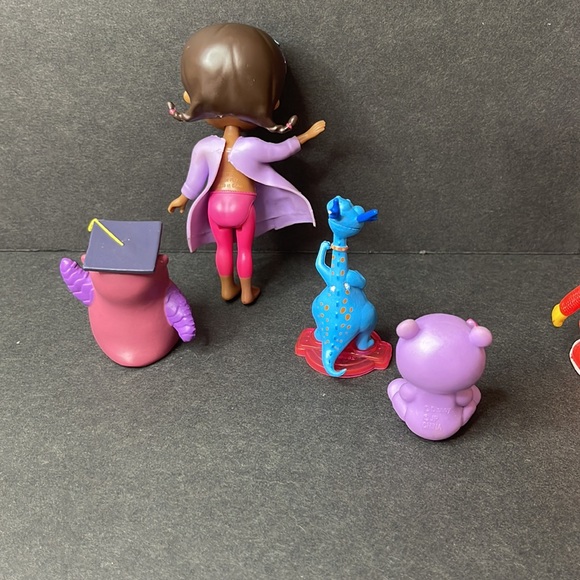 DISNEY DOC MCSTUFFIN AND FRIENDS AND DANIEL TIGERS MINI FIGURES - Picture 4 of 7